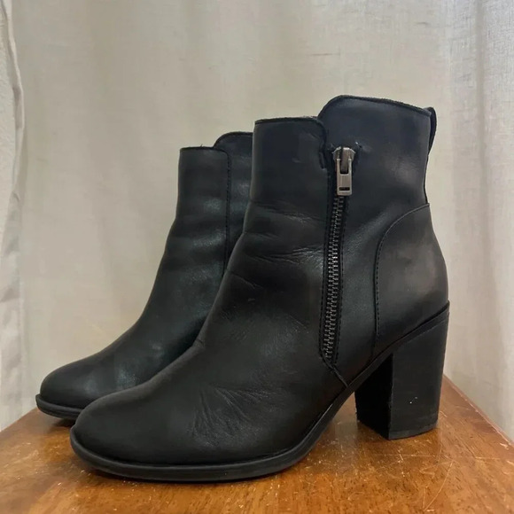 Naturalizer Boots Womens 6 Kala Ankle Booties Heels Casual Moto Leather Zip Bike - Picture 1 of 8